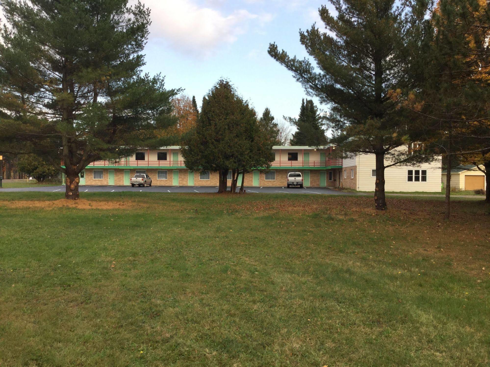 Cedars Motel Ironwood Exterior photo